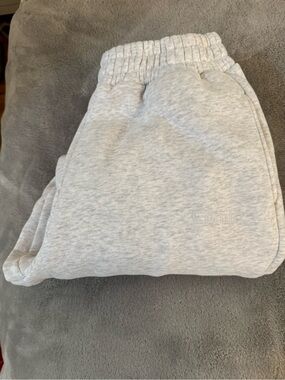 Comfrt Gray Heather Sweatpants – size M
